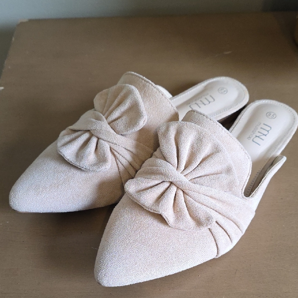 Women's Cream Bow Mules